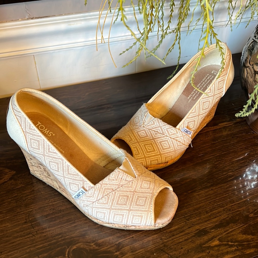 TOM’S Women’s Wedge Slip-Ons - Size 7.5